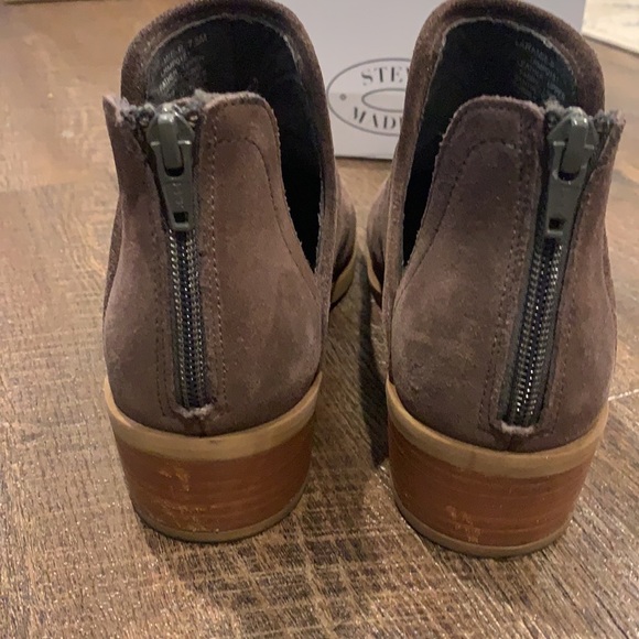 Steve Madden brown suede ankle booties, size 7.5 - Picture 4 of 4